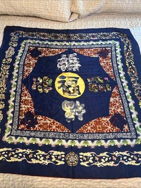 WAIKI 100% mulberry silk large scarf 41.3  inches × 41.3 inches.